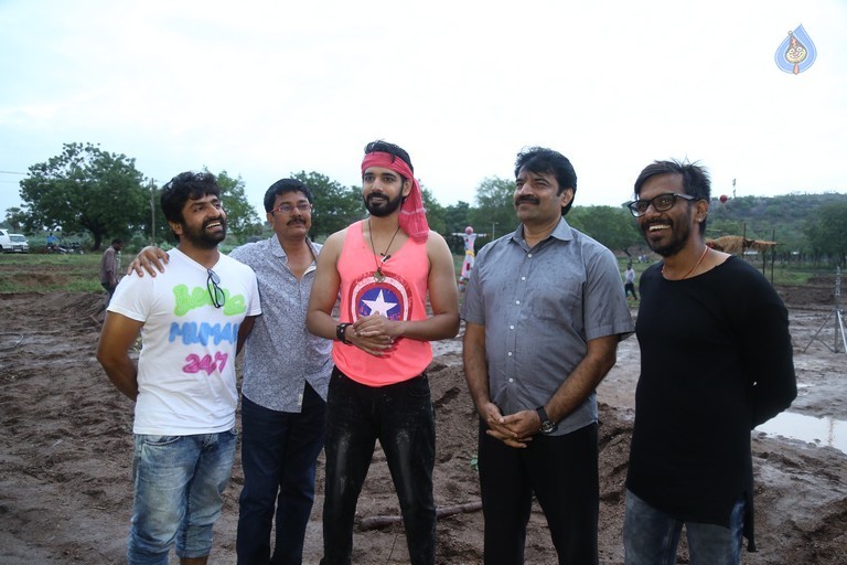 Aatadukundam Raa Photos and Posters - 3 / 11 photos