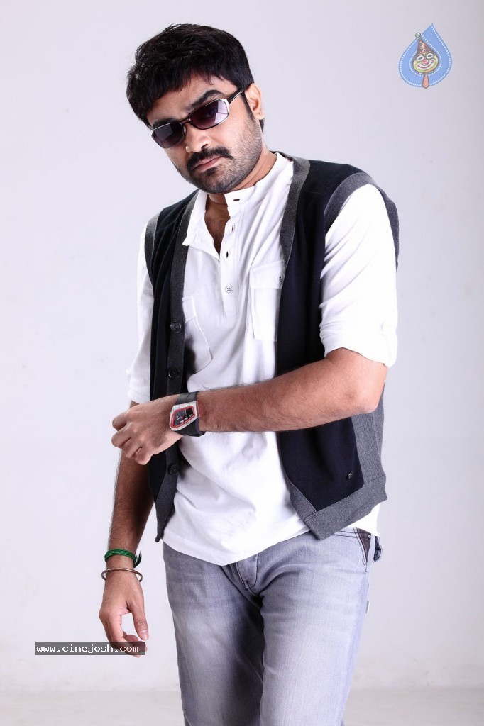 Aavi Kumar Tamil Movie Stills - 2 / 32 photos