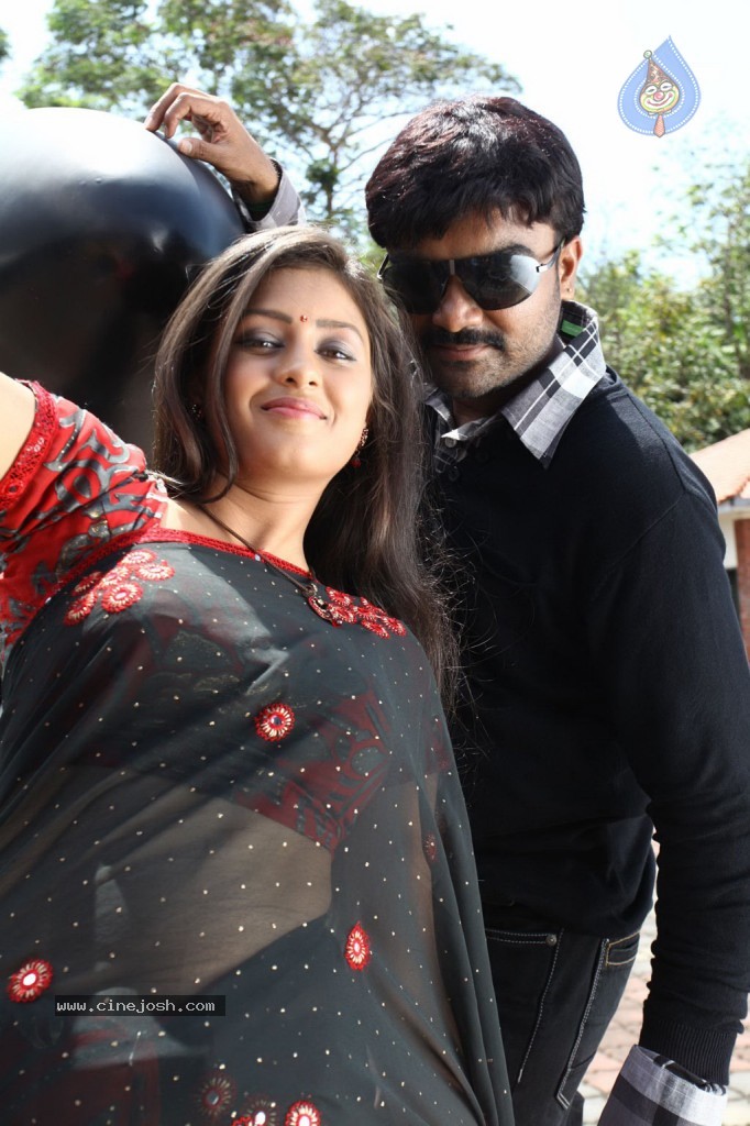 Aavi Kumar Tamil Movie Stills - 9 / 32 photos