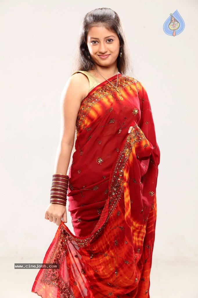 Aavi Kumar Tamil Movie Stills - 14 / 32 photos