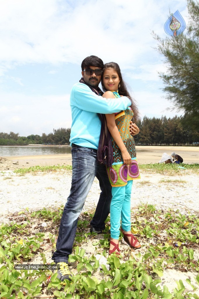 Aavi Kumar Tamil Movie Stills - 16 / 32 photos