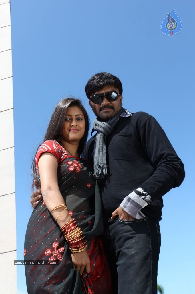 Aavi Kumar Tamil Movie Stills - 18 / 32 photos