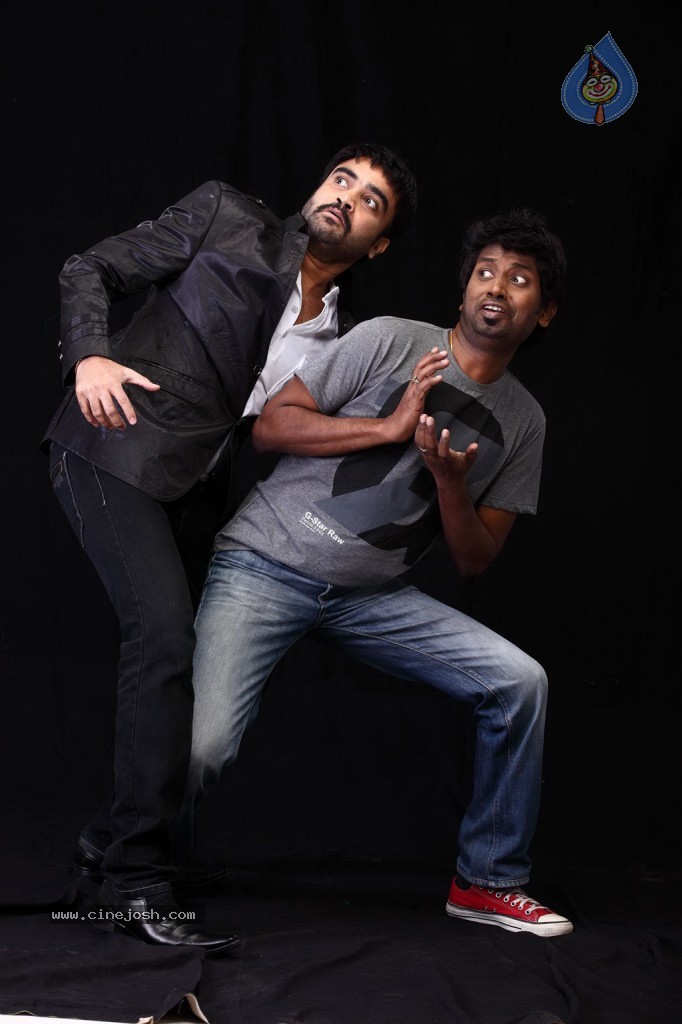 Aavi Kumar Tamil Movie Stills - 27 / 32 photos