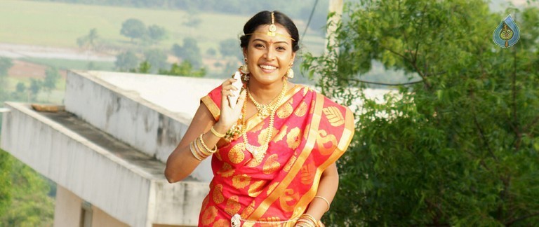 Aavu Puli Madhyalo Prabhas Pelli New Photos - 1 / 7 photos