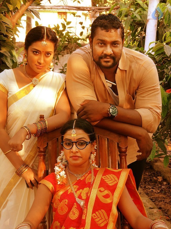 Aavu Puli Madhyalo Prabhas Pelli New Pics - 2 / 8 photos