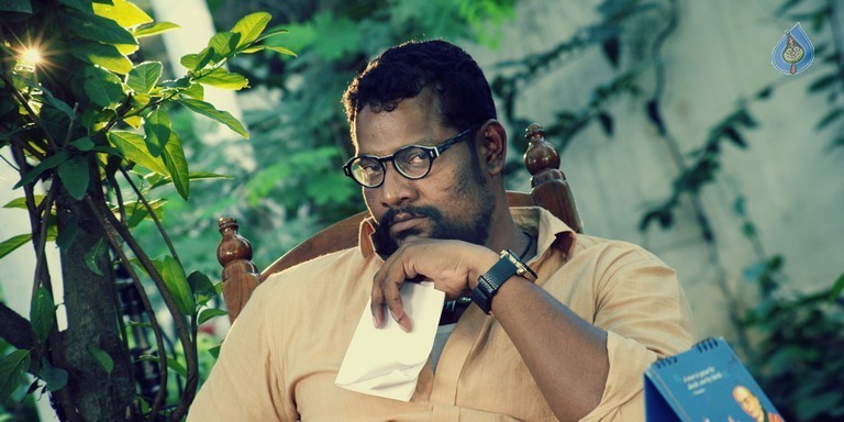 Aavu Puli Madhyalo Prabhas Pelli New Pics - 7 / 8 photos