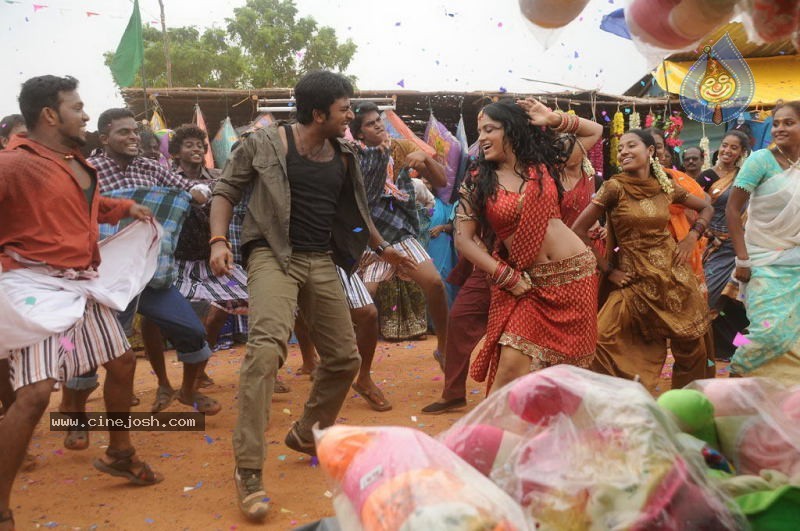 Aayiram Vilakku Tamil Movie Stills - 25 / 52 photos