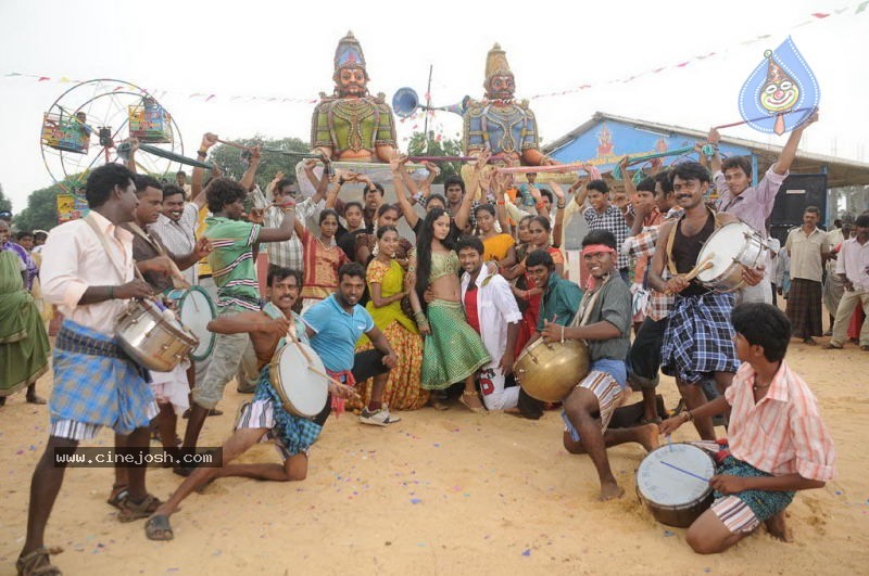 Aayiram Vilakku Tamil Movie Stills - 52 / 52 photos