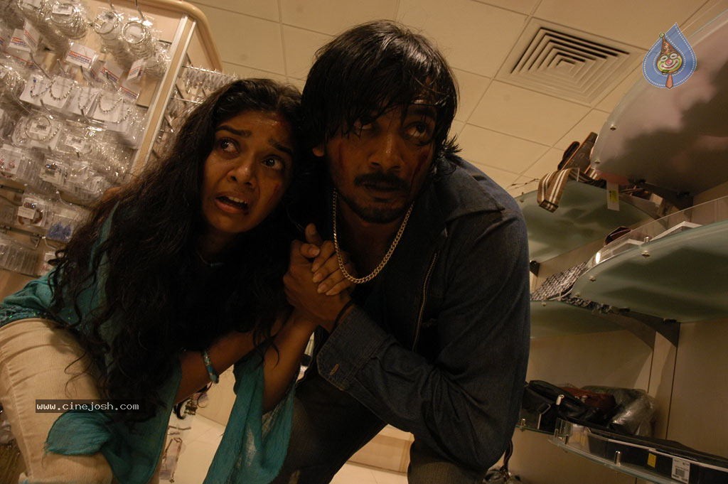 Abhayam Tamil Movie Stills - 7 / 47 photos