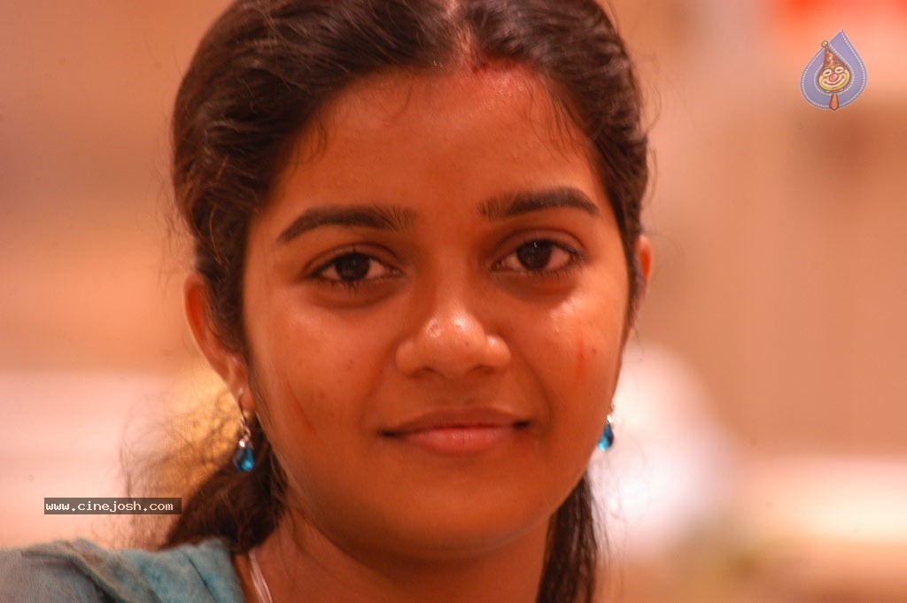 Abhayam Tamil Movie Stills - 11 / 47 photos