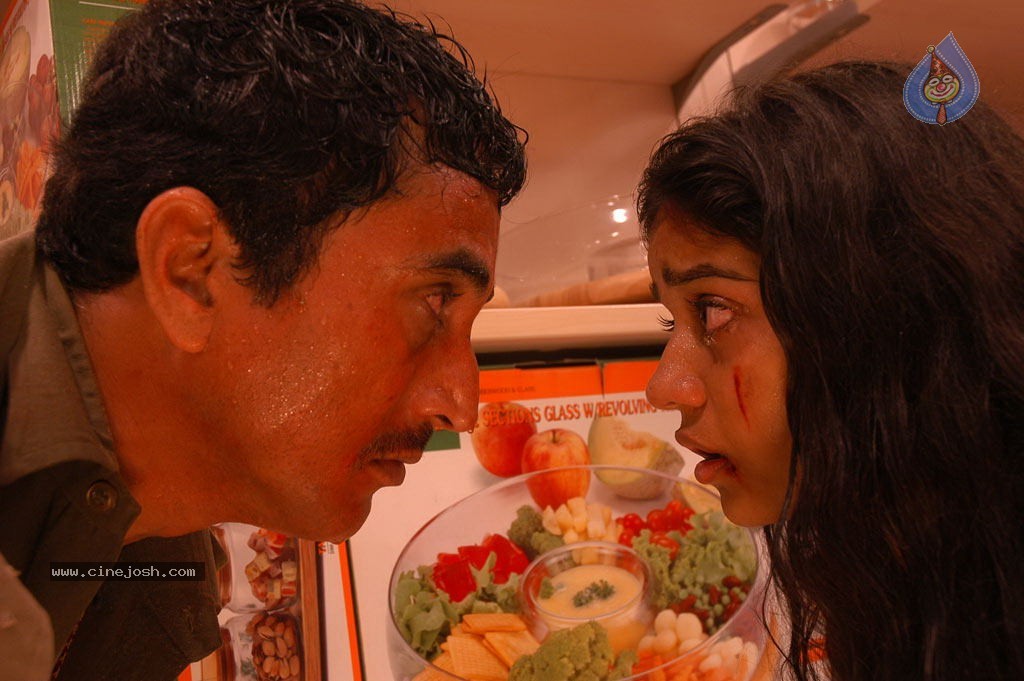 Abhayam Tamil Movie Stills - 20 / 47 photos