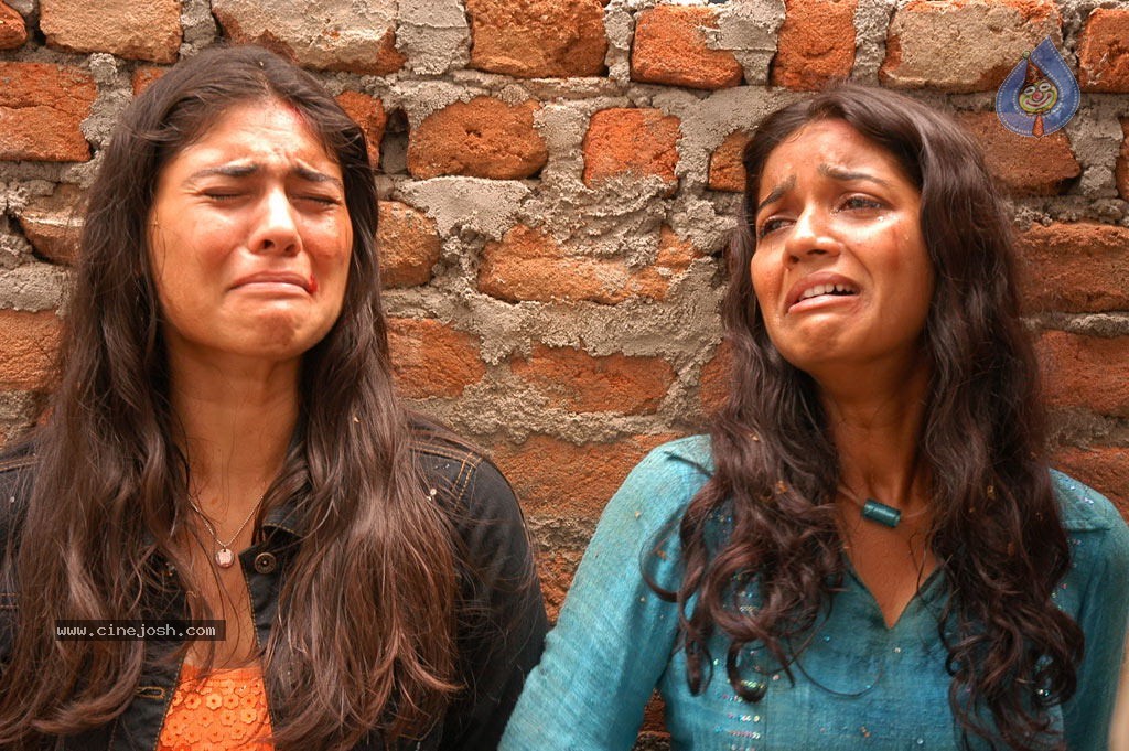 Abhayam Tamil Movie Stills - 24 / 47 photos