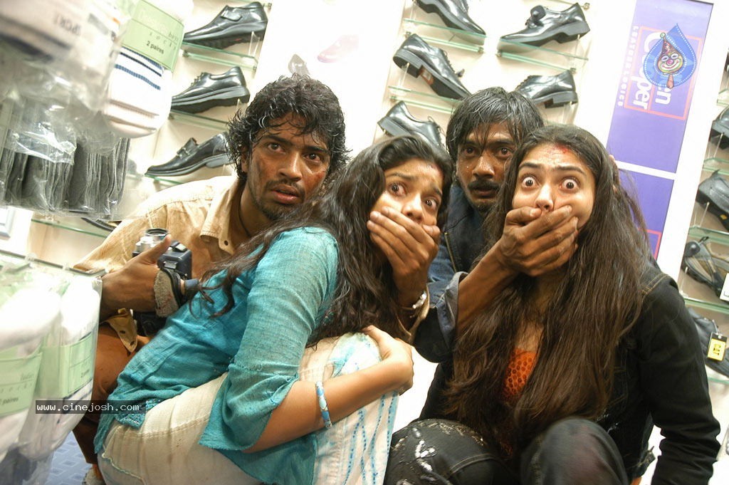 Abhayam Tamil Movie Stills - 26 / 47 photos