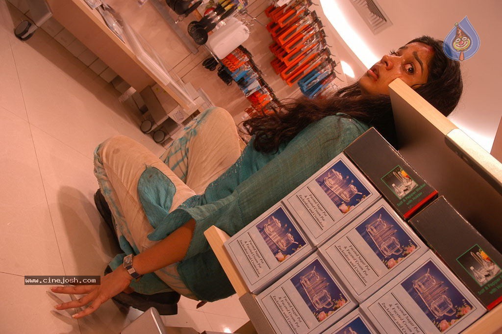 Abhayam Tamil Movie Stills - 31 / 47 photos