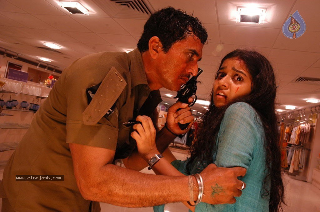 Abhayam Tamil Movie Stills - 38 / 47 photos