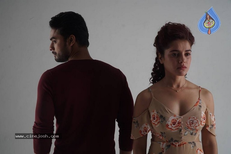 Abhiyum Anuvum Movie Stills - 31 / 60 photos