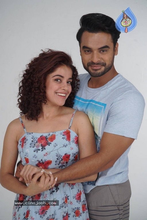 Abhiyum Anuvum Movie Stills - 58 / 60 photos