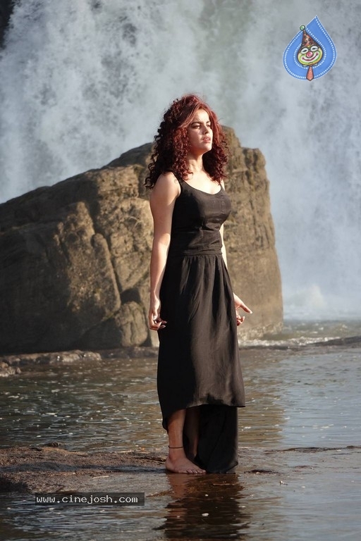 Abhiyum Anuvum Movie Stills - 59 / 60 photos