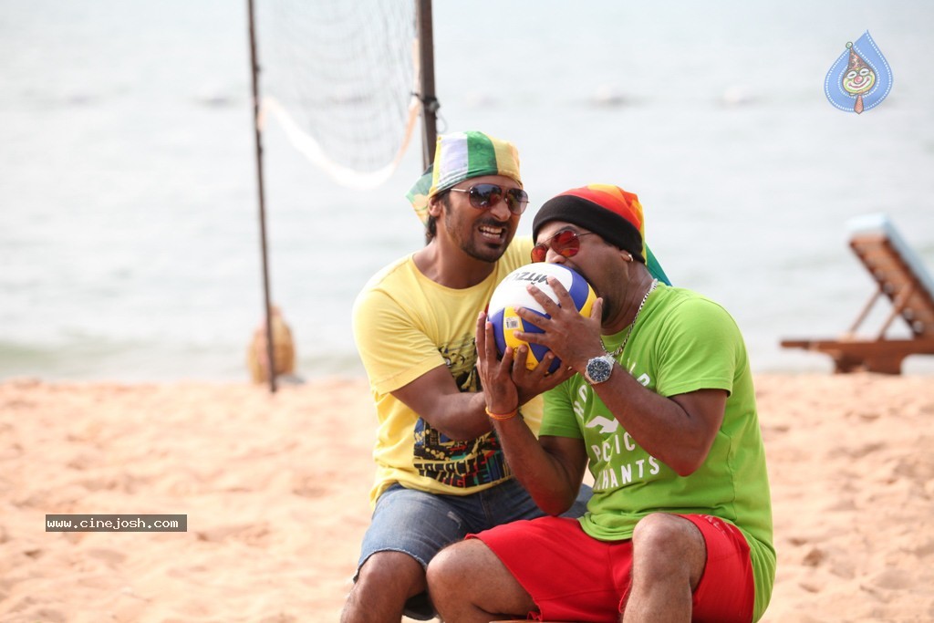 Action 3D Movie Hot Stills - 22 / 59 photos