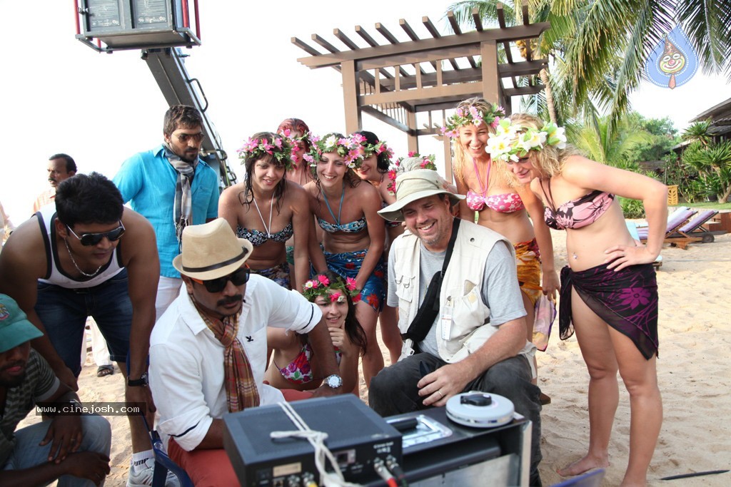 Action 3D Movie Hot Stills - 26 / 59 photos