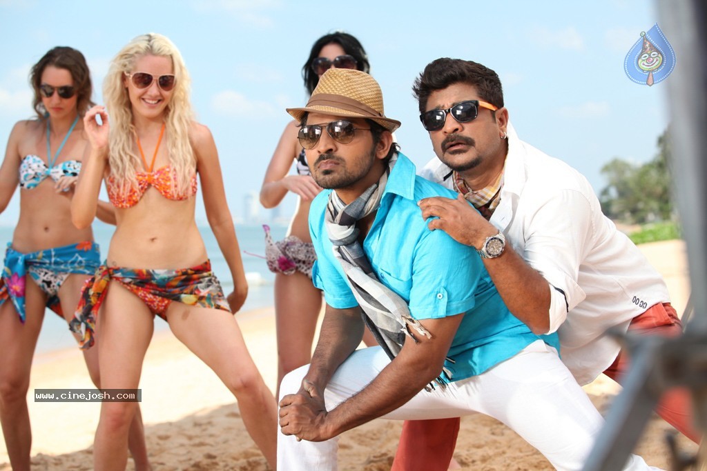 Action 3D Movie Hot Stills - 36 / 59 photos