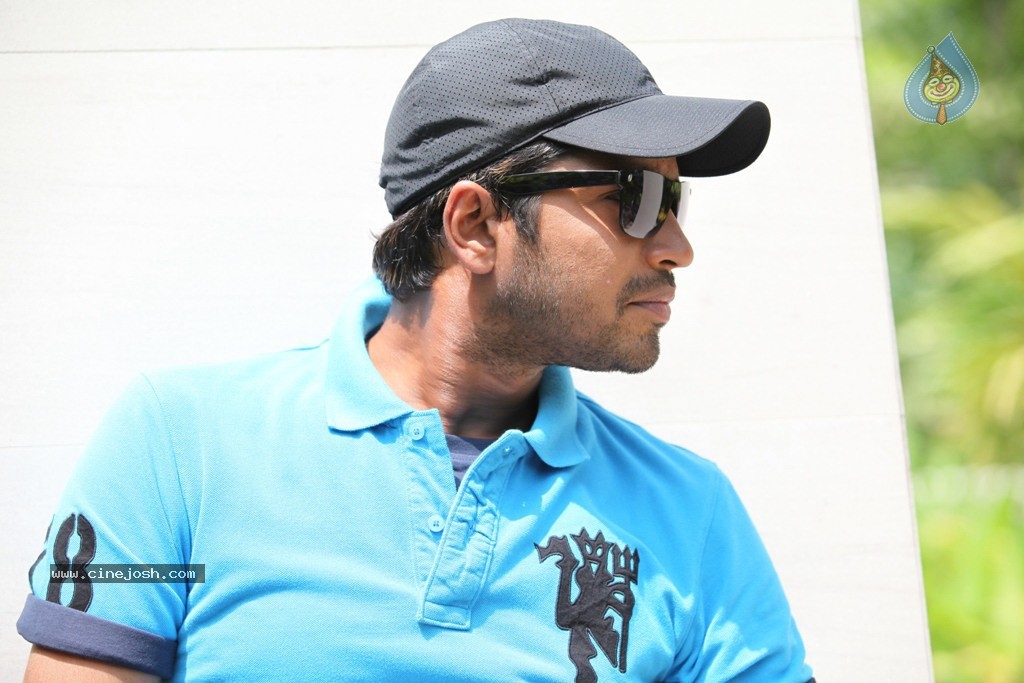 Action 3D Movie Hot Stills - 42 / 59 photos