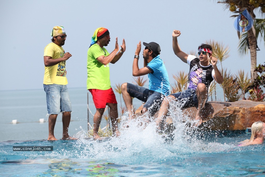 Action 3D Movie Hot Stills - 55 / 59 photos