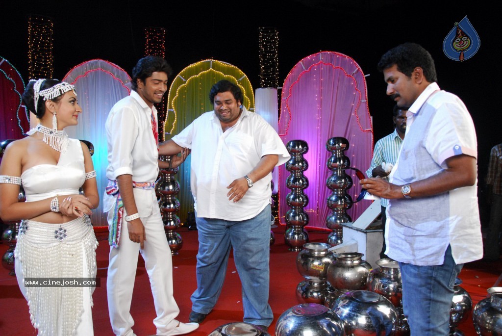 Action 3D Movie New Stills - 20 / 32 photos