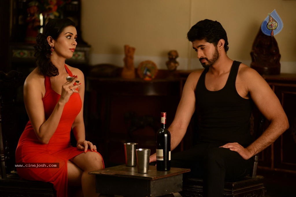 Adavi Kachina Vennela Stills - 6 / 17 photos