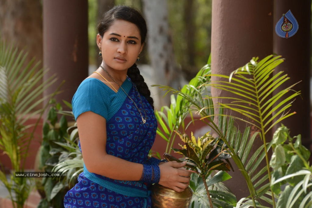 Adavi Kachina Vennela Stills - 11 / 17 photos