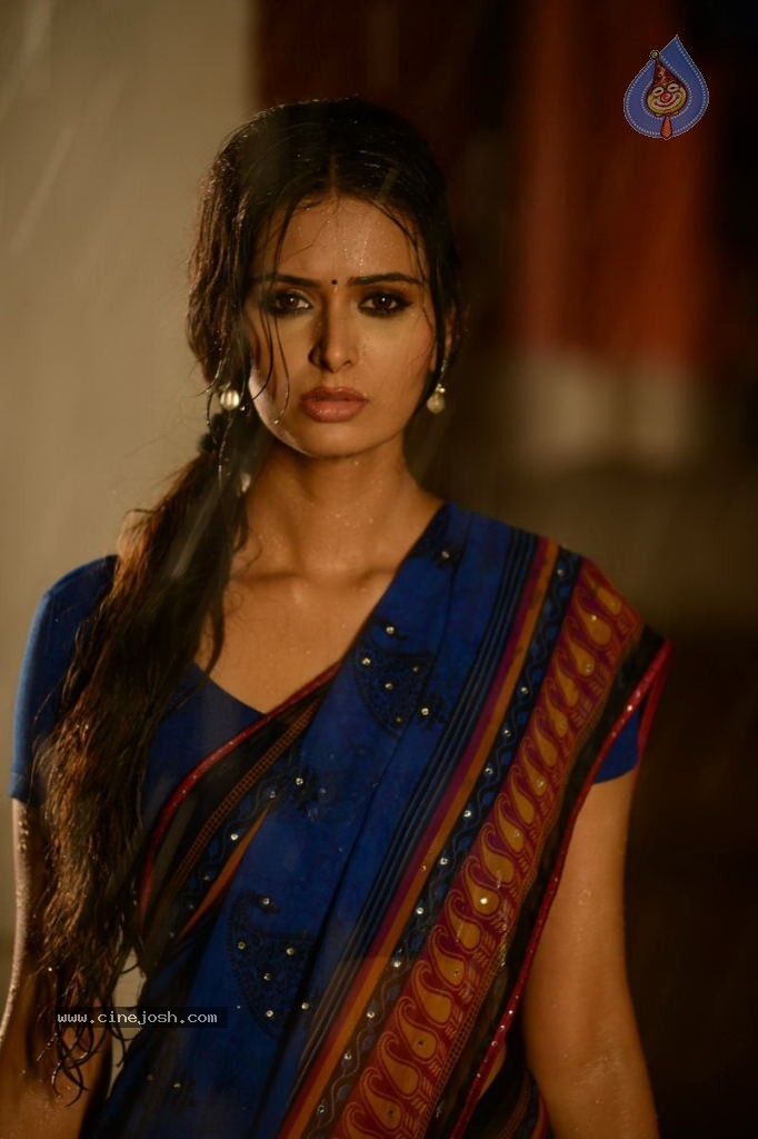 Adavi Kachina Vennela Stills - 12 / 17 photos