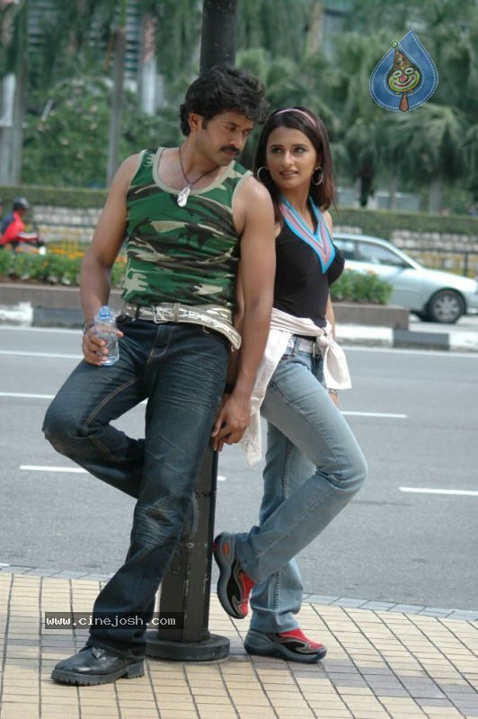 Ade Nuvvu Ade Nenu Movie Stills - 9 / 38 photos