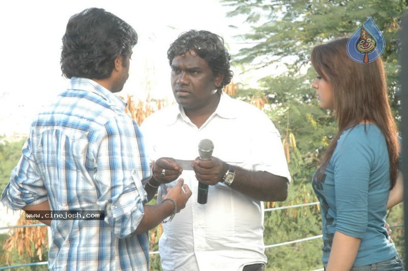 Ade Nuvvu Ade Nenu Movie Working Stills - 2 / 15 photos
