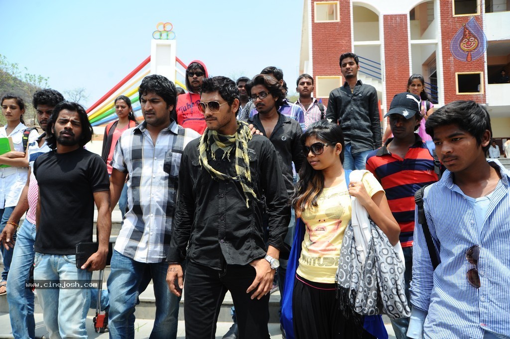 Adhee Lekka Nikki Stils - 1 / 90 photos