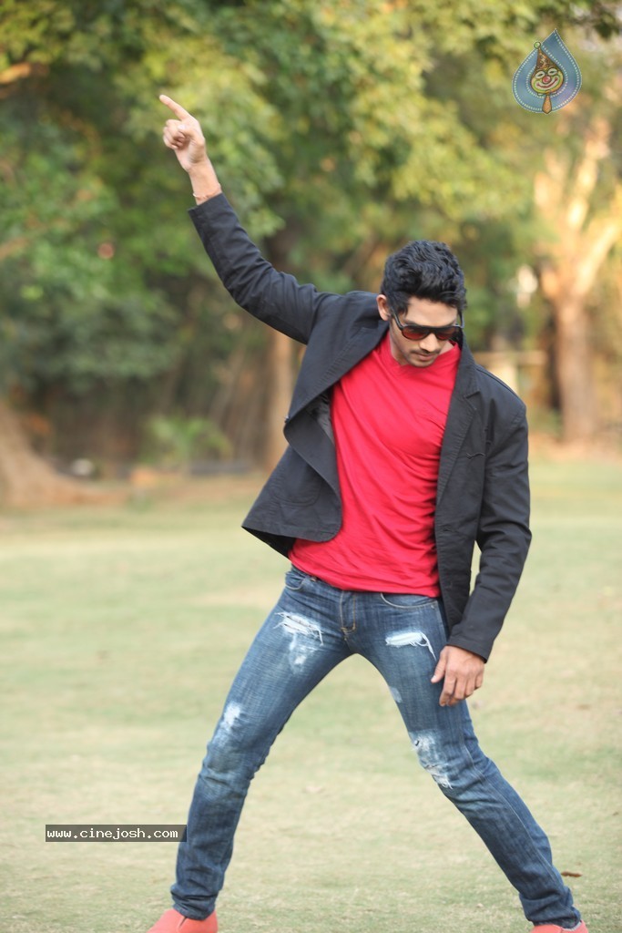 Adhee Lekka Nikki Stils - 6 / 90 photos