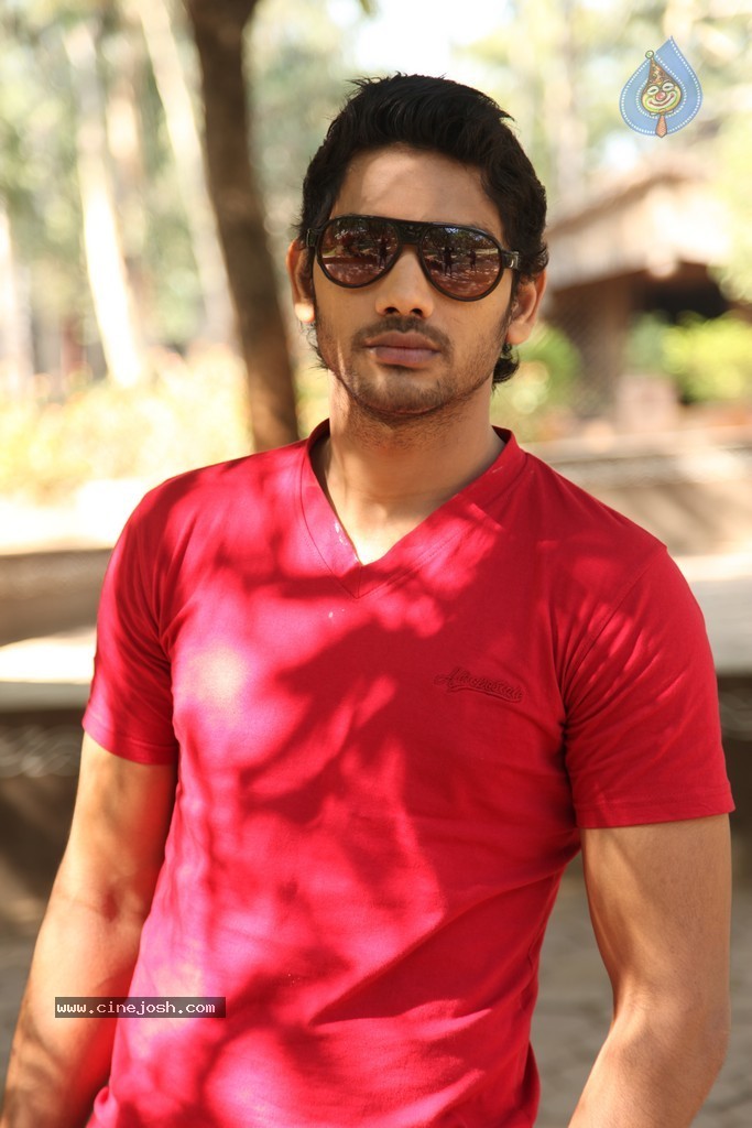 Adhee Lekka Nikki Stils - 10 / 90 photos