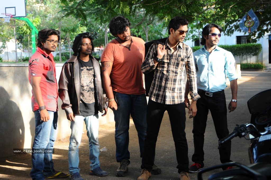 Adhee Lekka Nikki Stils - 36 / 90 photos