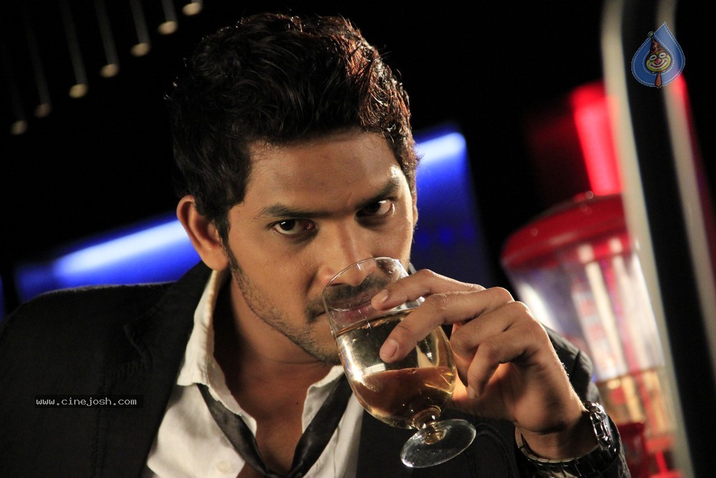 Adhee Lekka Nikki Stils - 38 / 90 photos