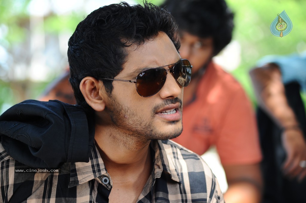 Adhee Lekka Nikki Stils - 55 / 90 photos