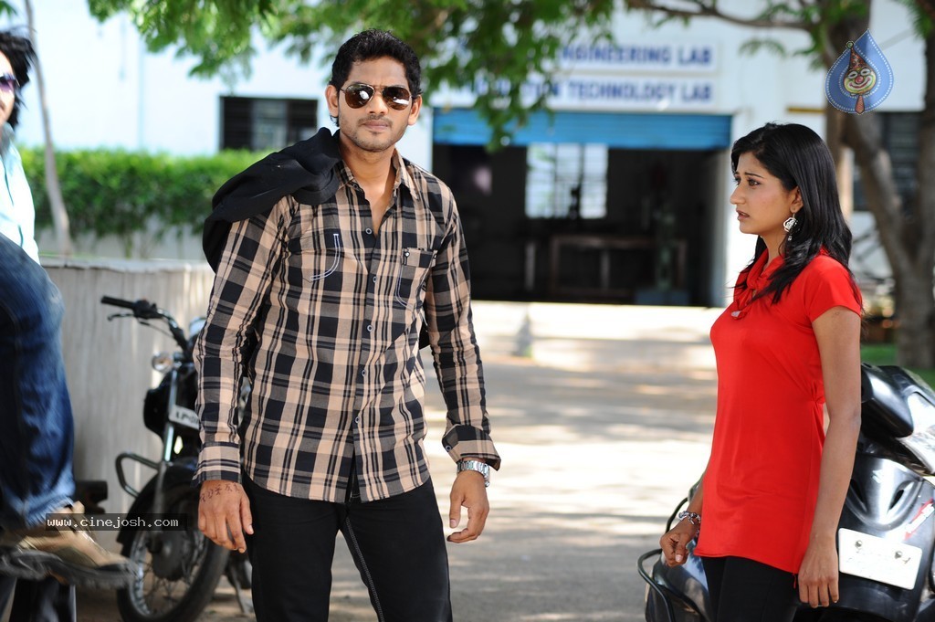 Adhee Lekka Nikki Stils - 59 / 90 photos