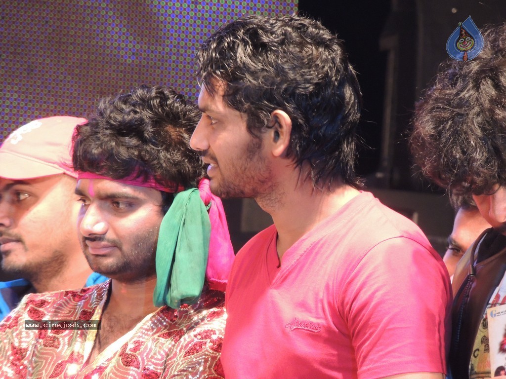 Adhee Lekka Nikki Stils - 62 / 90 photos