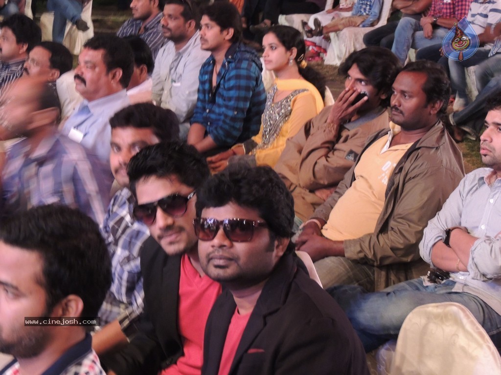 Adhee Lekka Nikki Stils - 86 / 90 photos