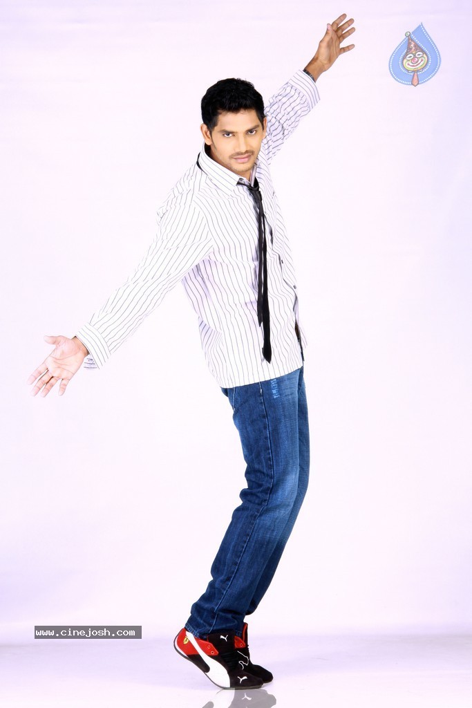 Adhee Lekka Nikki Stils - 87 / 90 photos