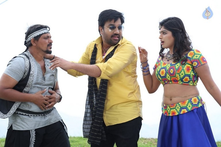 Adra Machan Visilu Tamil Film Photos - 8 / 41 photos