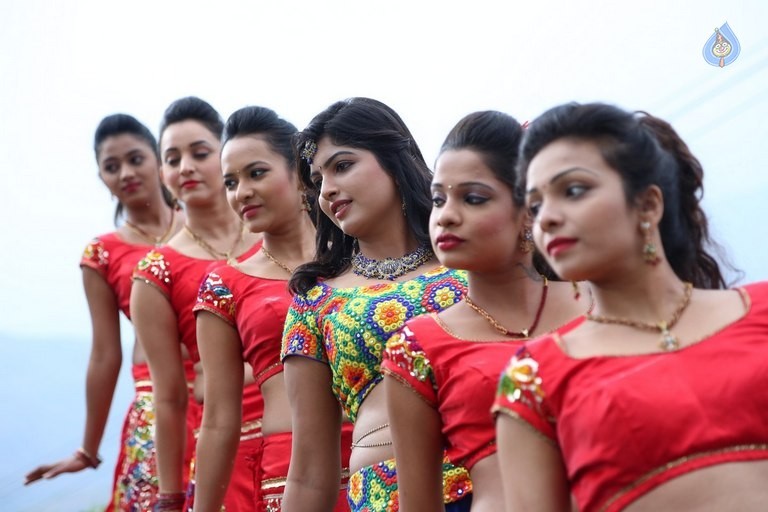 Adra Machan Visilu Tamil Film Photos - 11 / 41 photos