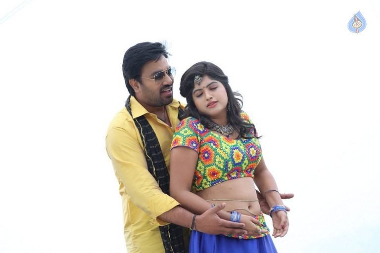 Adra Machan Visilu Tamil Film Photos - 28 / 41 photos