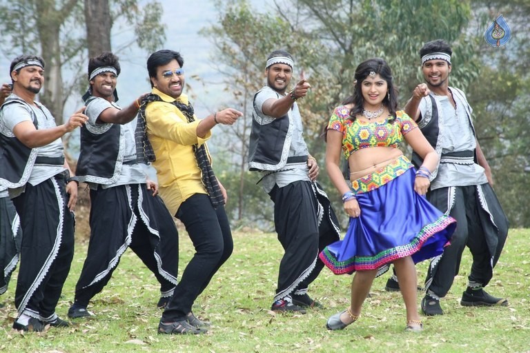 Adra Machan Visilu Tamil Film Photos - 35 / 41 photos