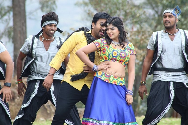 Adra Machan Visilu Tamil Film Photos - 37 / 41 photos