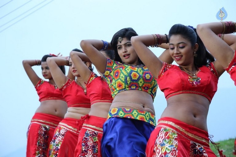 Adra Machan Visilu Tamil Film Photos - 38 / 41 photos