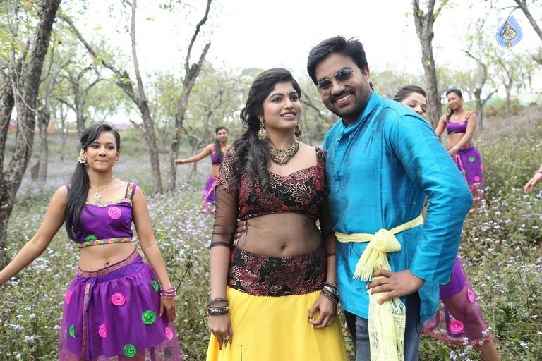 Adra Machan Visilu Tamil Film Pics - 16 / 18 photos